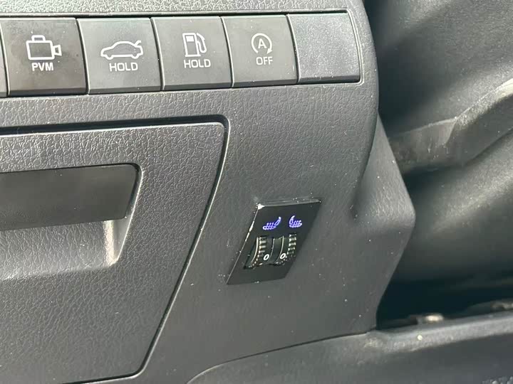 Фото 25 - Toyota Camry