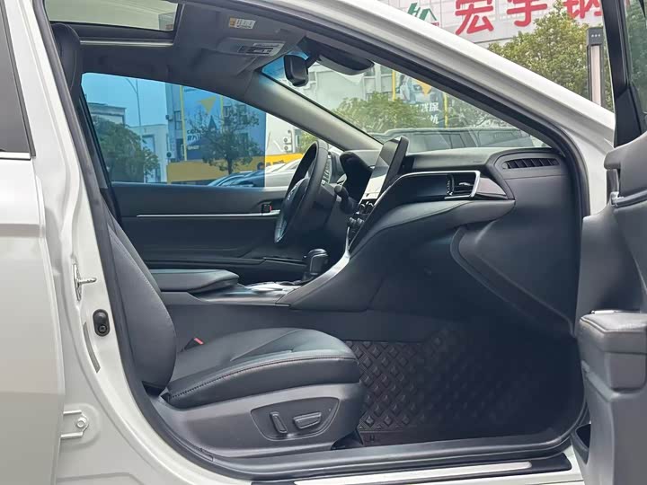 Фото 26 - Toyota Camry