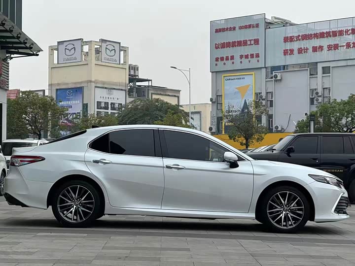 Фото 3 - Toyota Camry