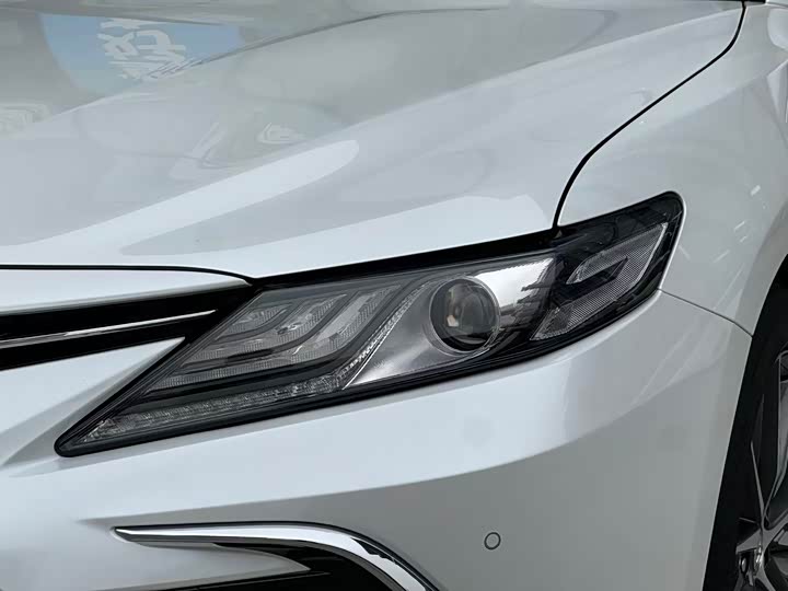 Фото 5 - Toyota Camry