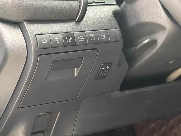 Фото 9 - Toyota Camry