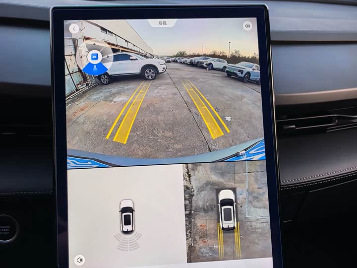 Фото 11 - Geely Atlas