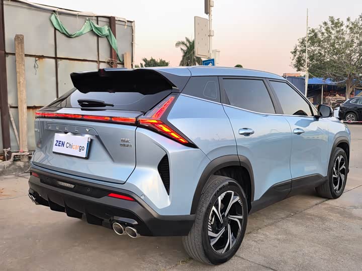 Фото 4 - Geely Atlas