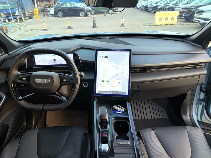 Фото 6 - Geely Atlas