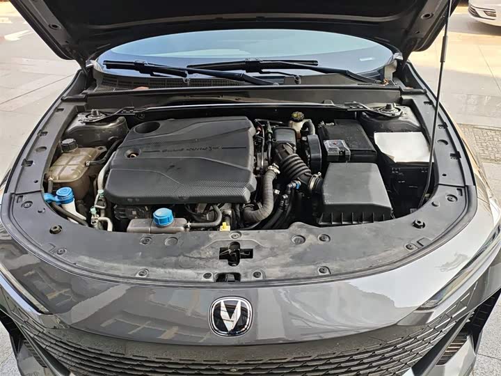 Фото 10 - Changan UNI-V