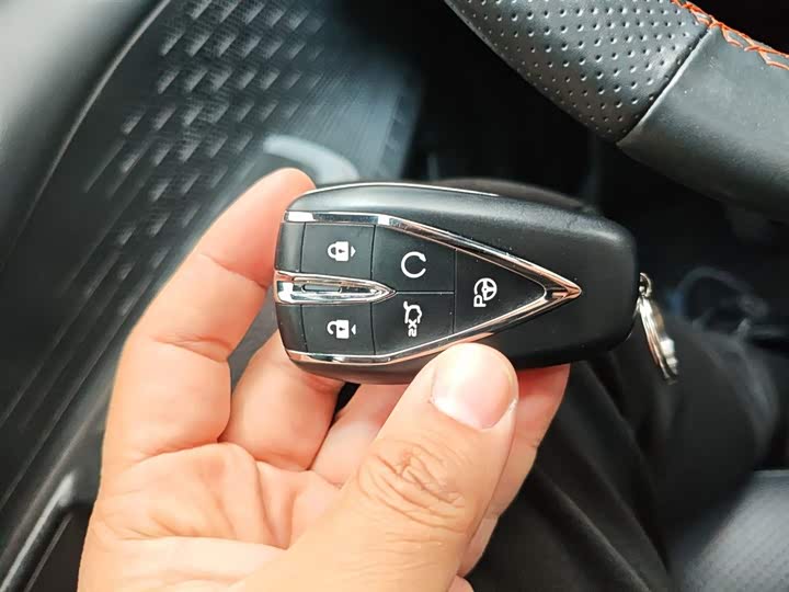 Фото 11 - Changan UNI-V