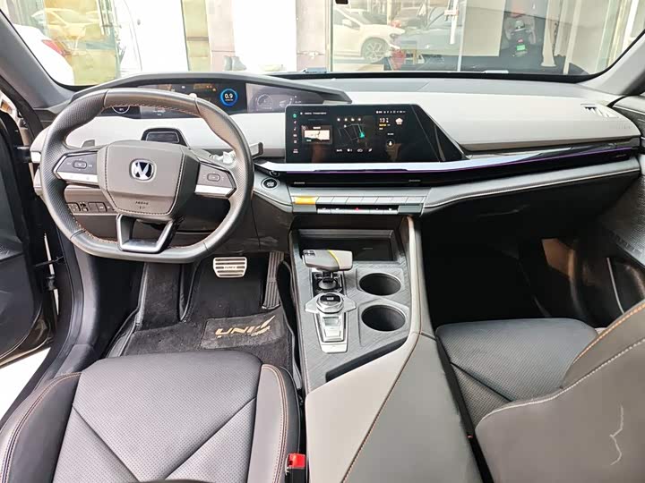 Фото 12 - Changan UNI-V