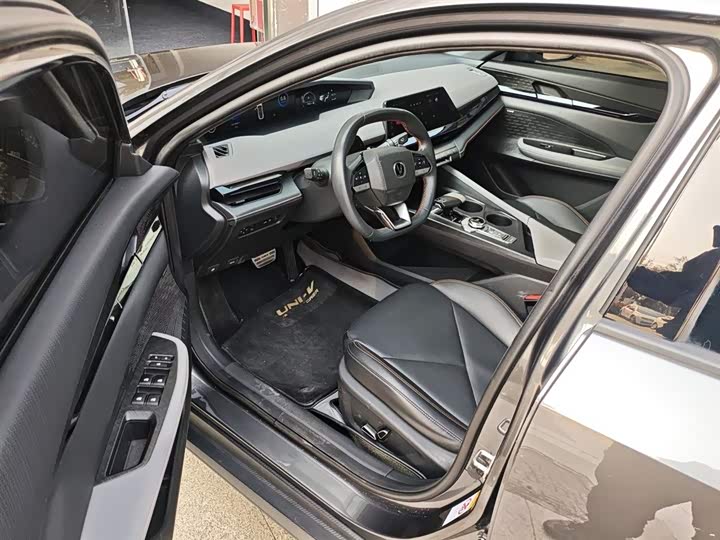 Фото 13 - Changan UNI-V