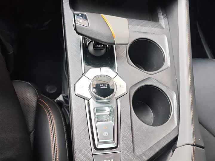 Фото 6 - Changan UNI-V