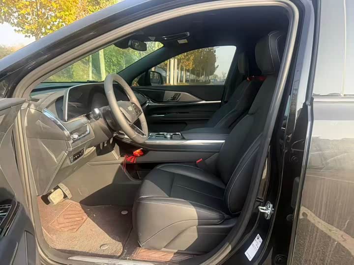 Фото 4 - Cadillac XT5