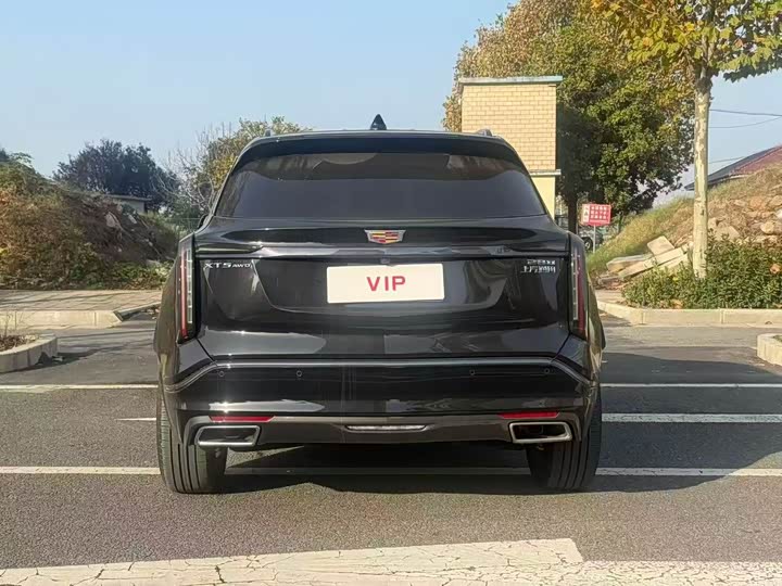 Фото 8 - Cadillac XT5