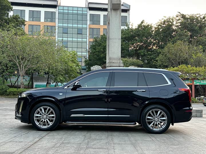 Фото 11 - Cadillac XT6