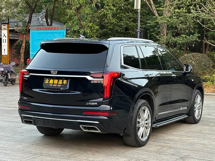 Фото 12 - Cadillac XT6