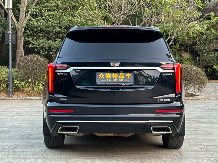 Фото 13 - Cadillac XT6