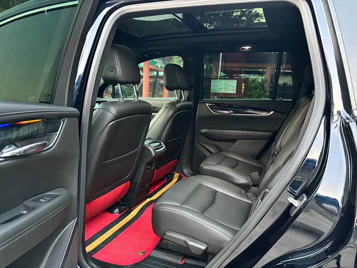 Фото 6 - Cadillac XT6