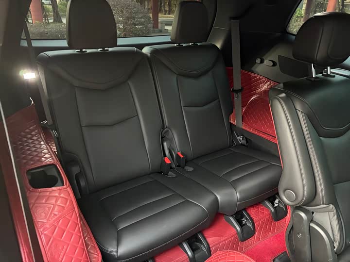 Фото 9 - Cadillac XT6