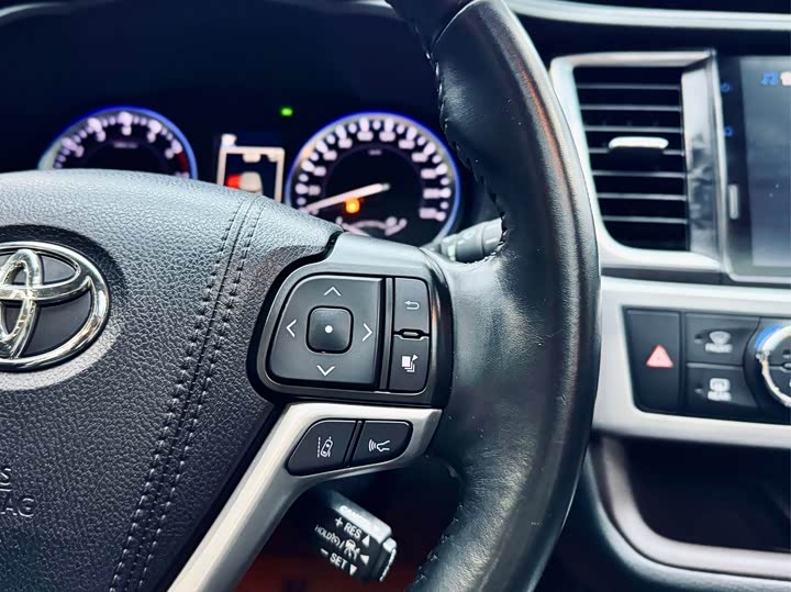 Фото 23 - Toyota Highlander