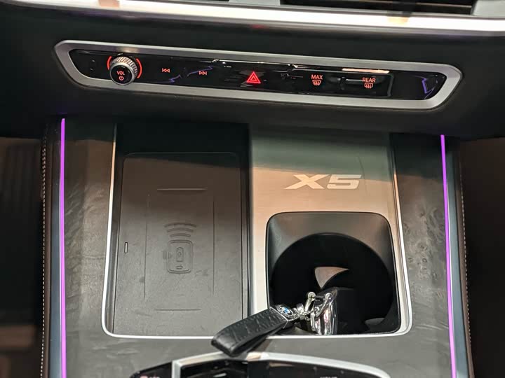 Фото 16 - BMW X5