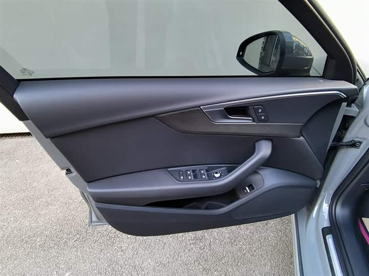 Фото 12 - Audi A4