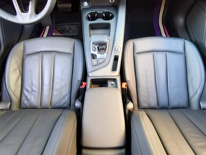 Фото 17 - Audi A4