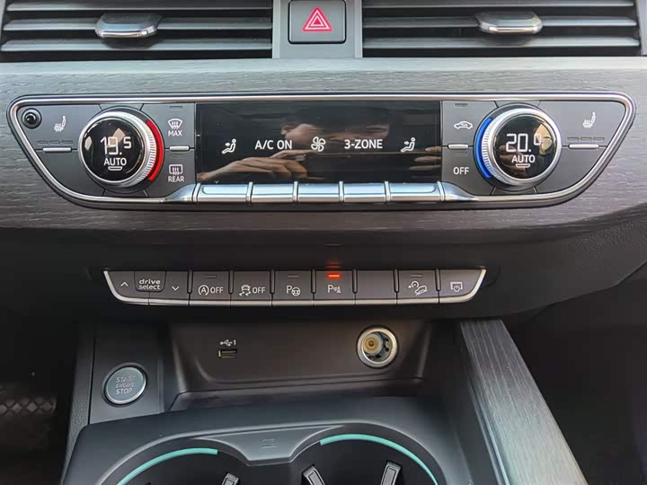 Фото 18 - Audi A4