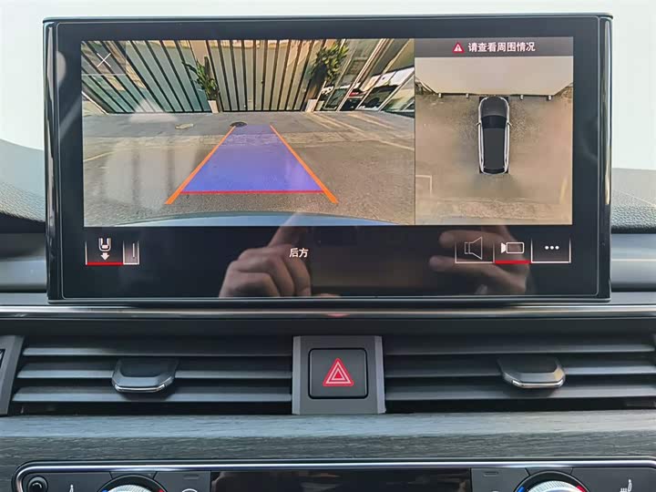 Фото 19 - Audi A4