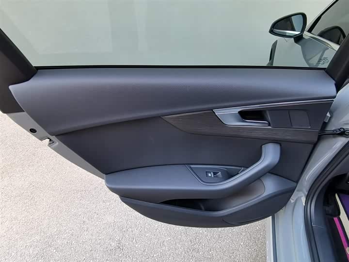 Фото 23 - Audi A4