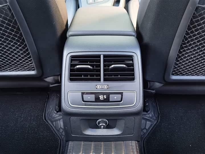 Фото 25 - Audi A4