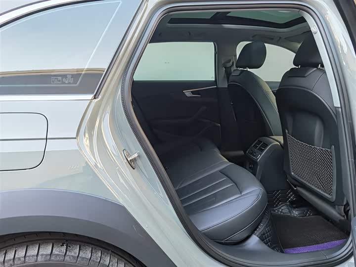 Фото 27 - Audi A4