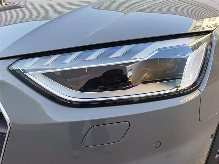 Фото 28 - Audi A4