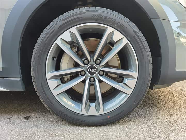 Фото 30 - Audi A4