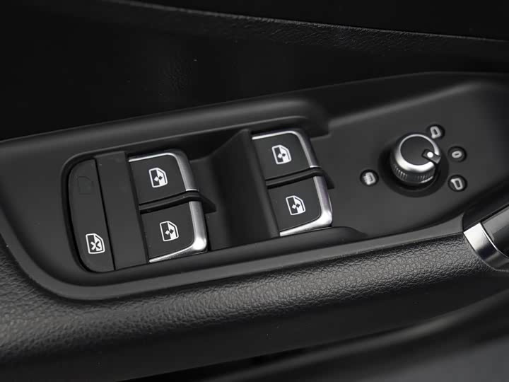 Фото 10 - Audi Q2L