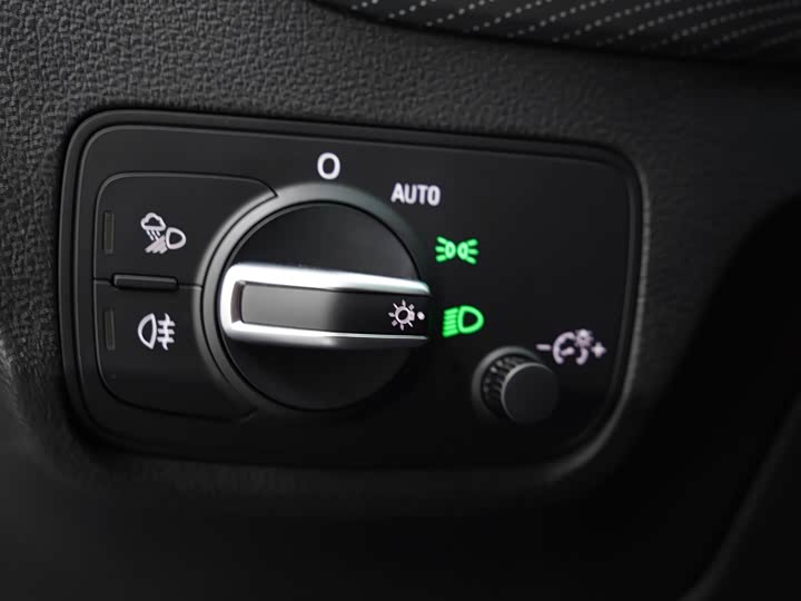 Фото 11 - Audi Q2L