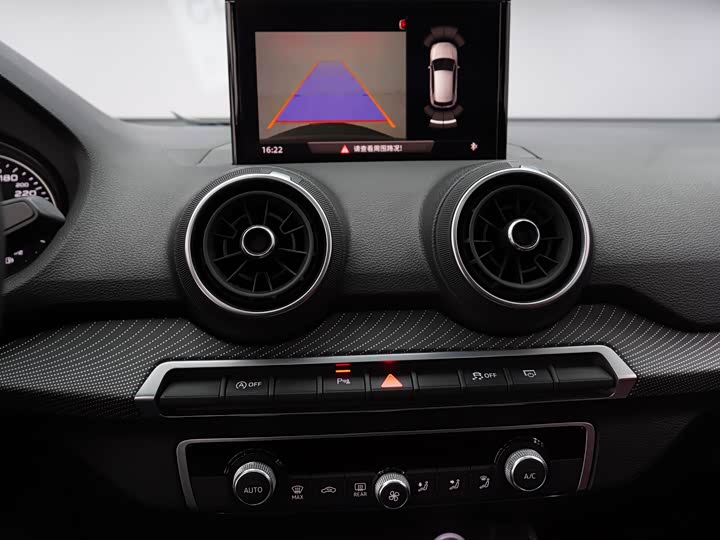 Фото 14 - Audi Q2L