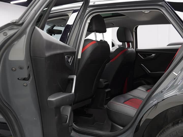 Фото 18 - Audi Q2L