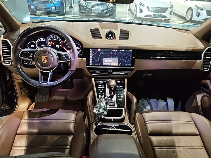 Фото 13 - Porsche Cayenne