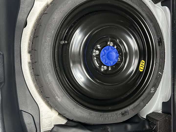 Фото 15 - Toyota Yaris L Hatchback