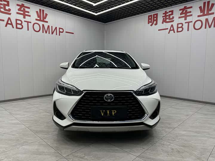 Фото 3 - Toyota Yaris L Hatchback