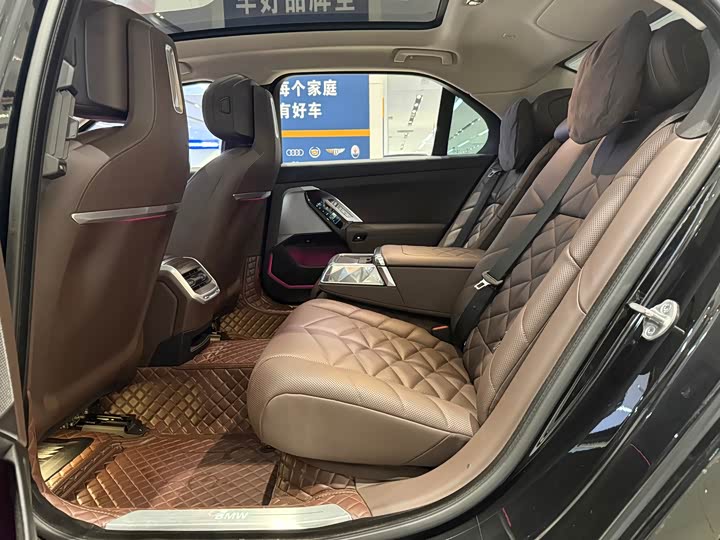 Фото 12 - BMW 7 Series