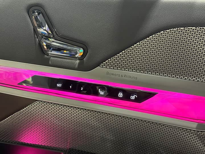 Фото 13 - BMW 7 Series