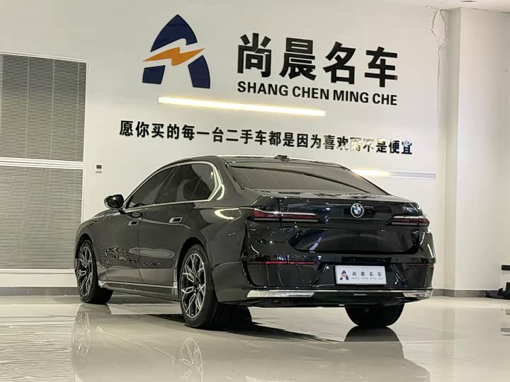 Фото 14 - BMW 7 Series