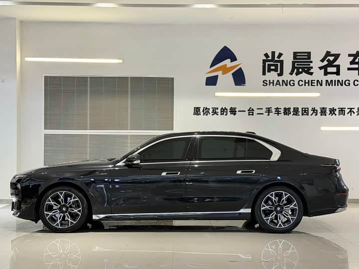 Фото 17 - BMW 7 Series