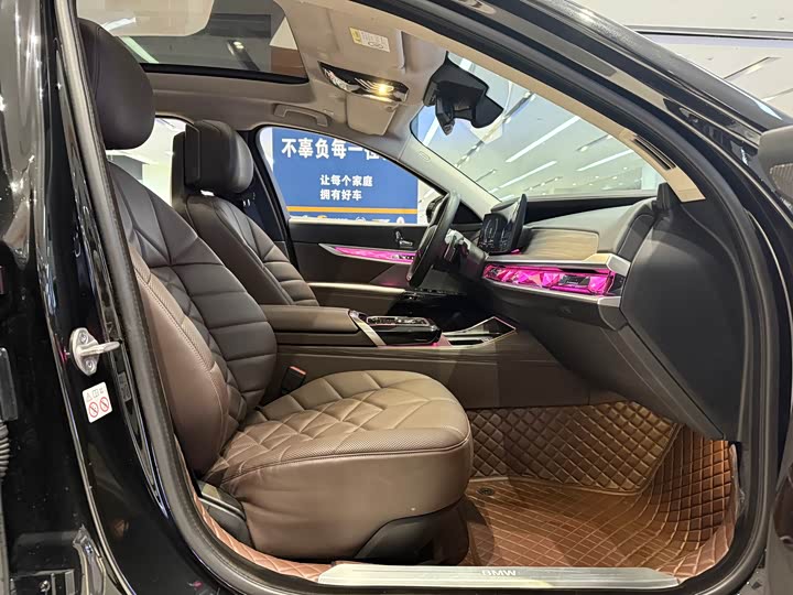 Фото 8 - BMW 7 Series