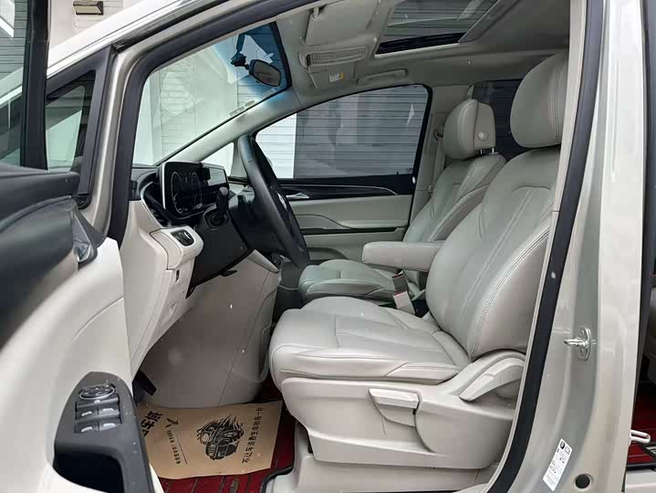 Фото 16 - Buick GL8 ES