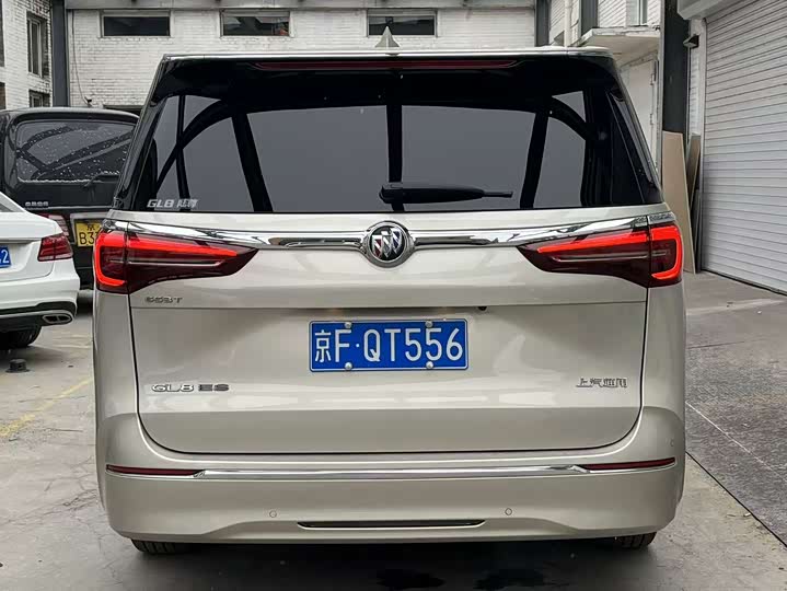 Фото 3 - Buick GL8 ES