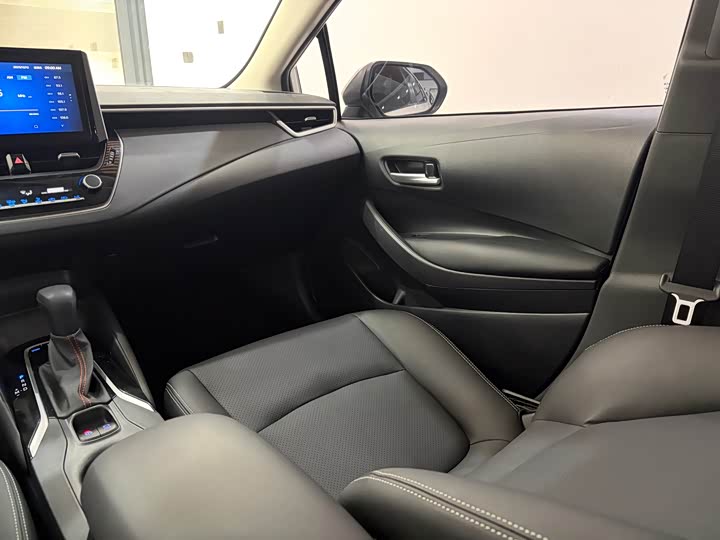 Фото 10 - Toyota Corolla