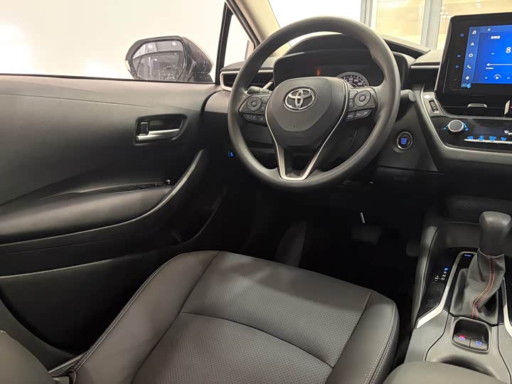 Фото 12 - Toyota Corolla