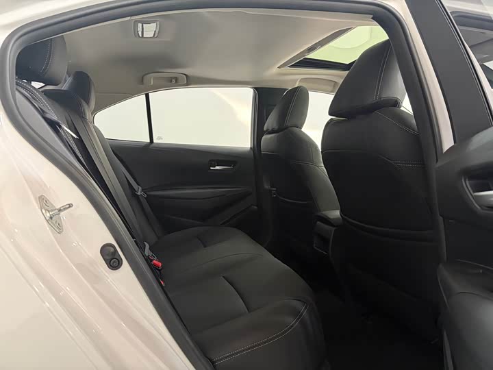 Фото 13 - Toyota Corolla