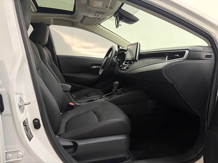 Фото 14 - Toyota Corolla