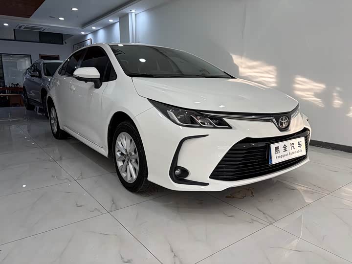 Фото 3 - Toyota Corolla